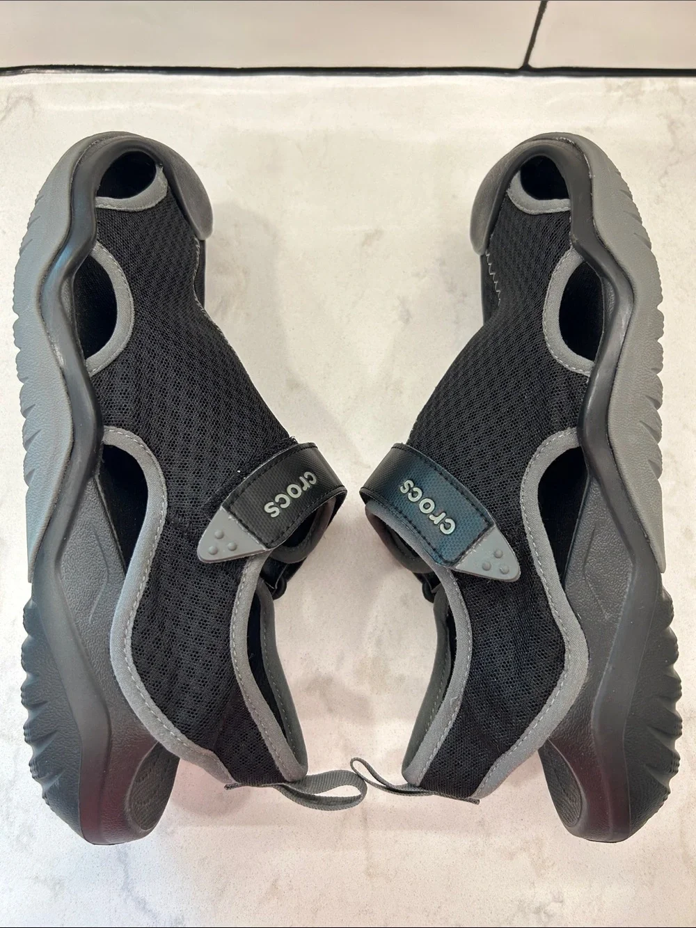 CROCS Swiftwater Mesh Deck Sandal Athletic Men’s Size 10 Black & Gray NEW